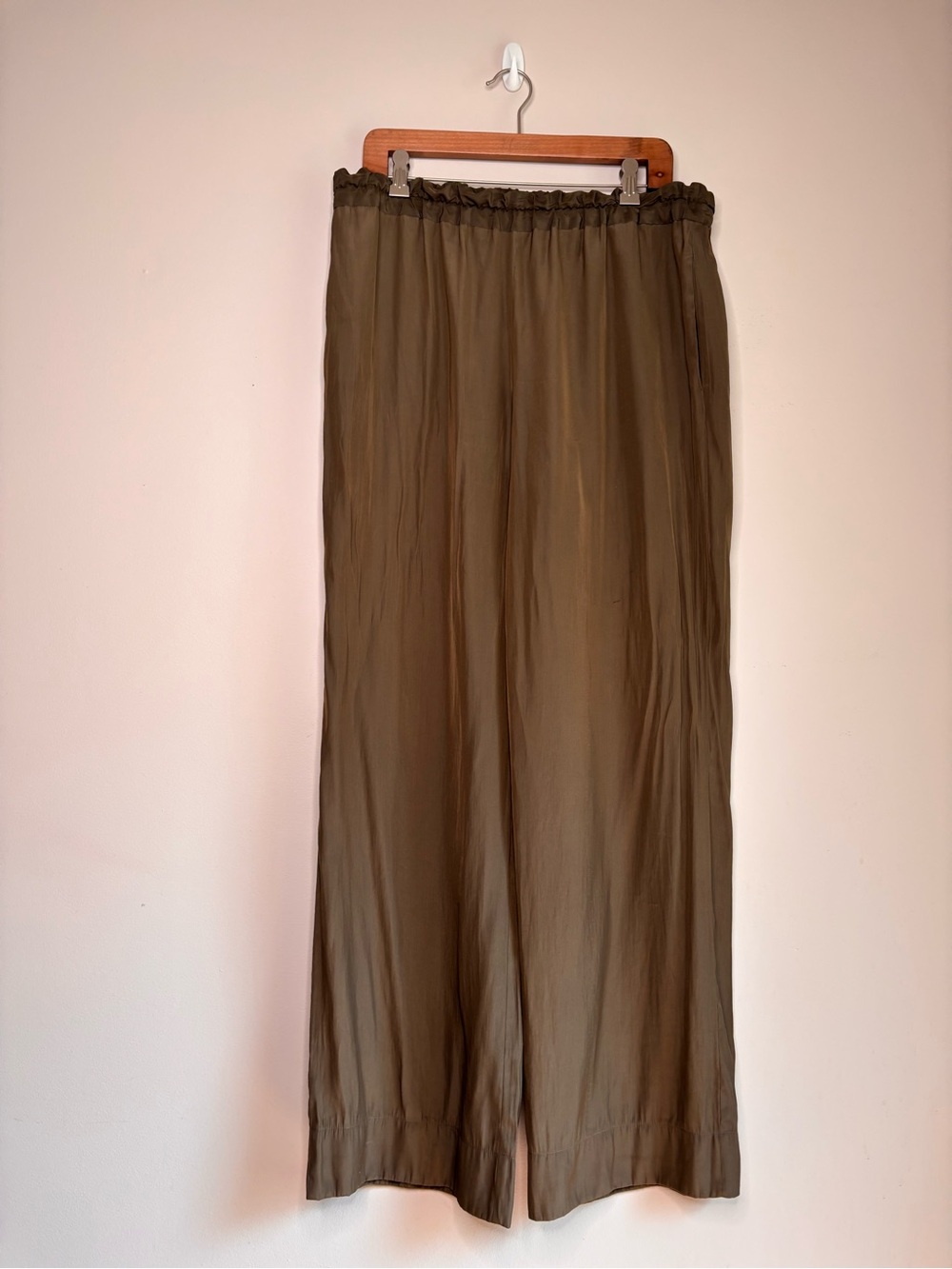 Babaton Wide Leg Satin Pants High Rise Pull On Dark Olive Size XL - Picture 2 of 10